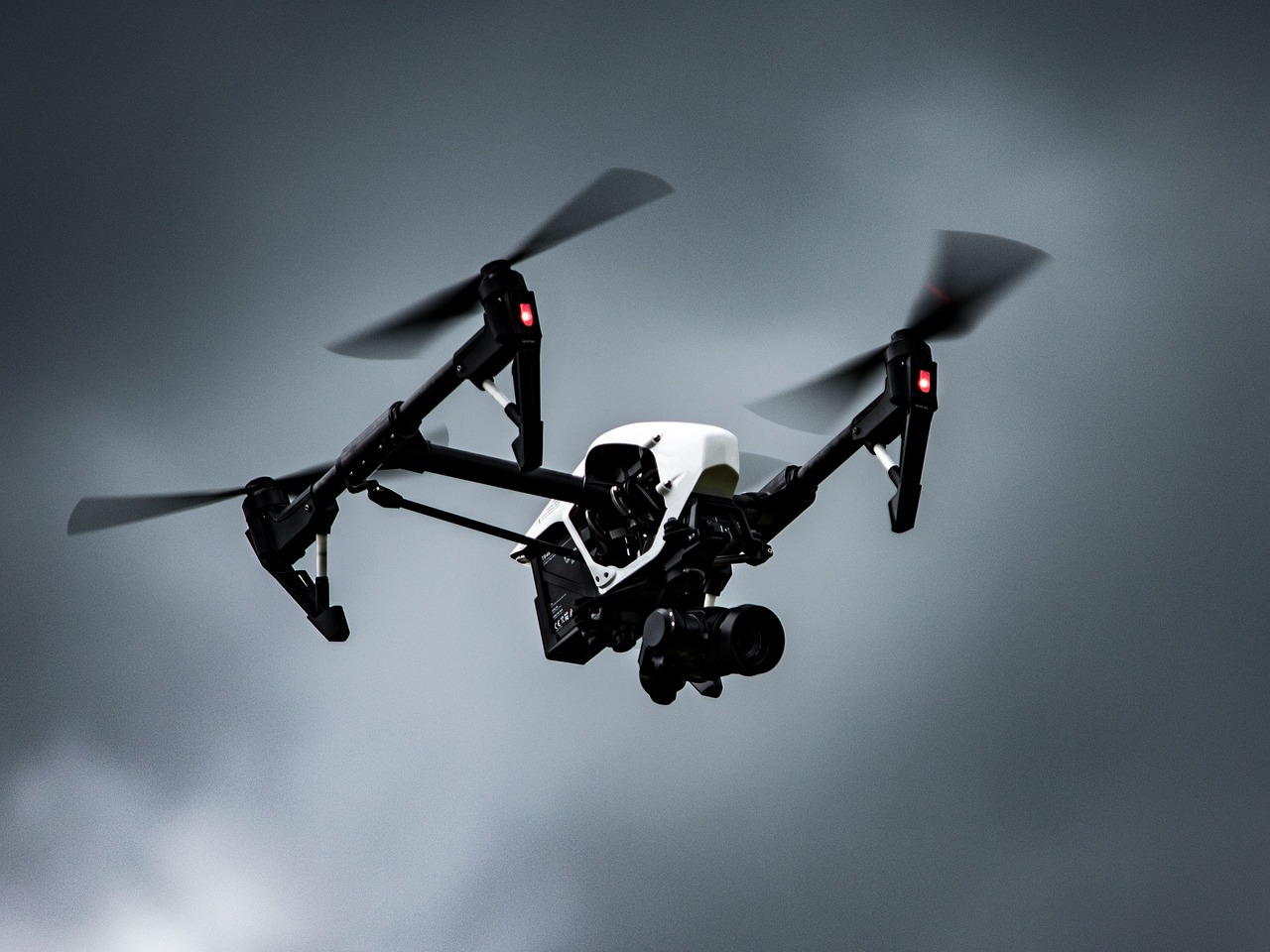 Agrárminisztérium: elkészült a drónos permetezés jogszabályi háttere